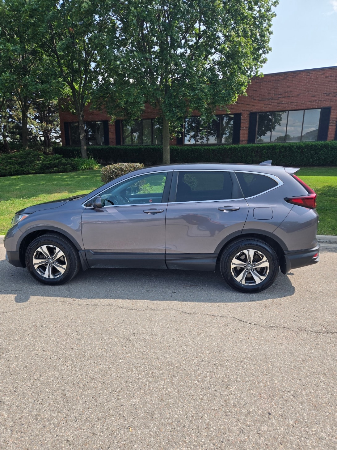2020 Honda CR-V LX AWD — photo 8 of 9