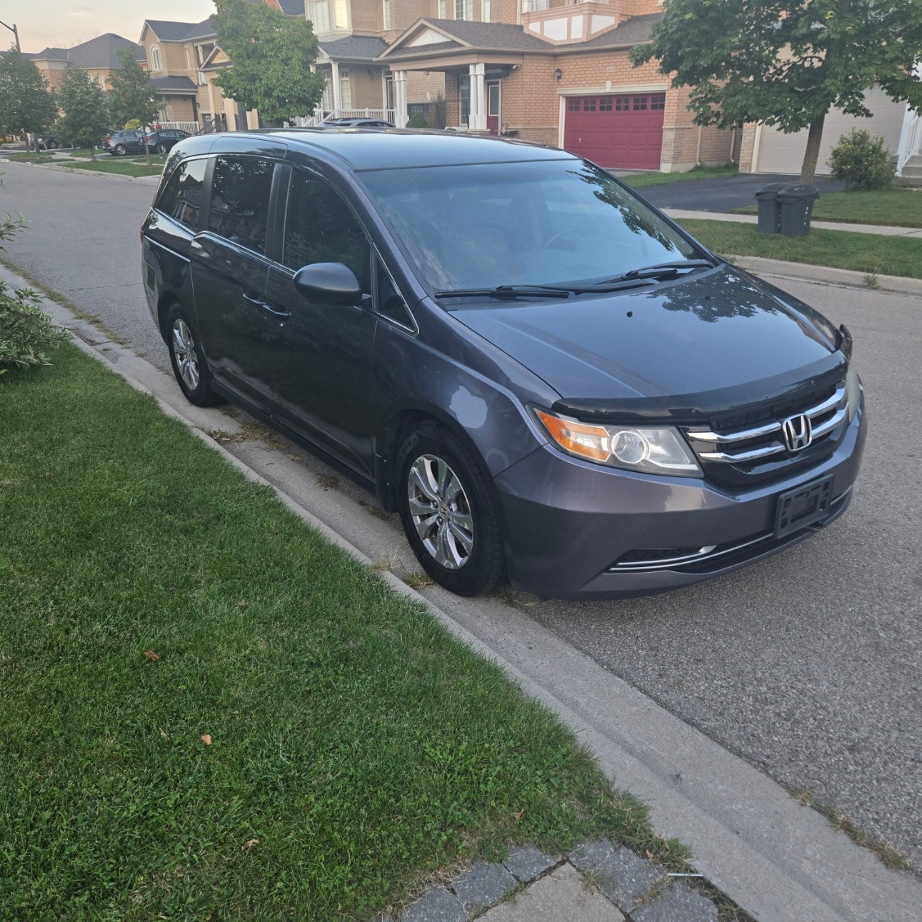 2016 Honda Odyssey SE — photo 3 of 9