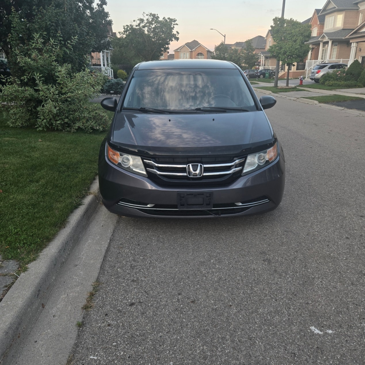 2016 Honda Odyssey SE — photo 2 of 9