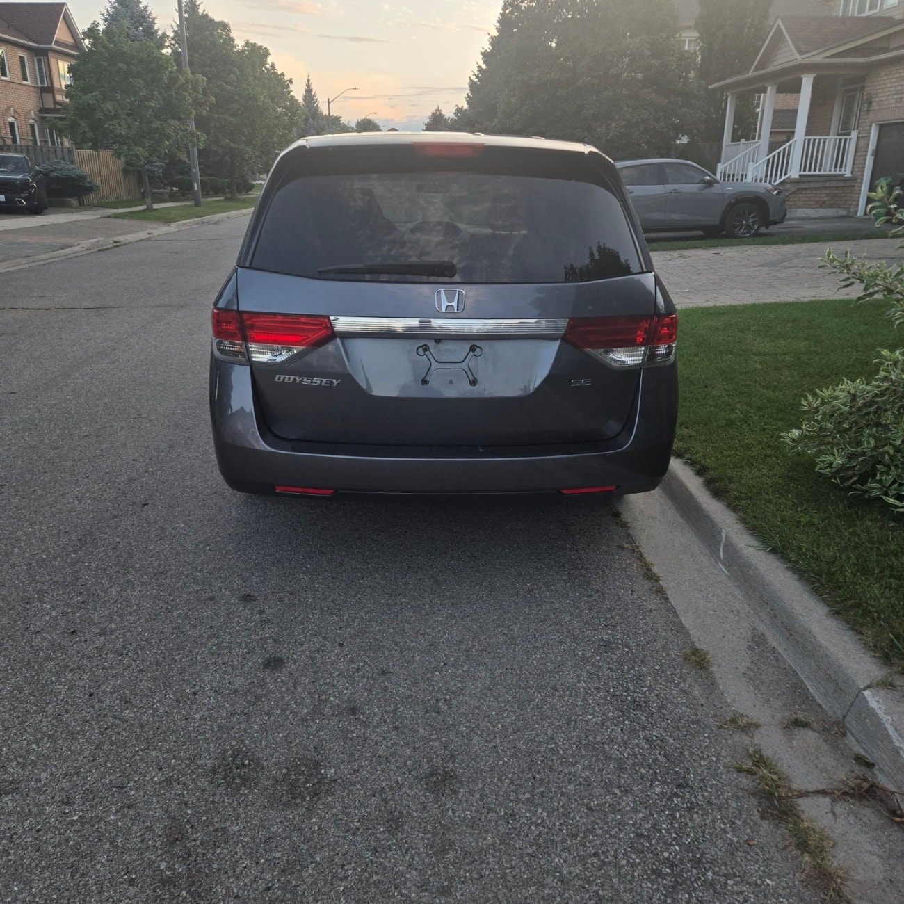 2016 Honda Odyssey SE — photo 6 of 9