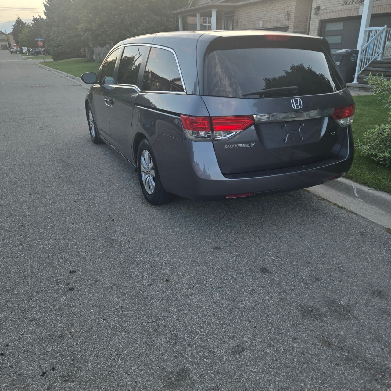 2016 Honda Odyssey SE — photo 5 of 9
