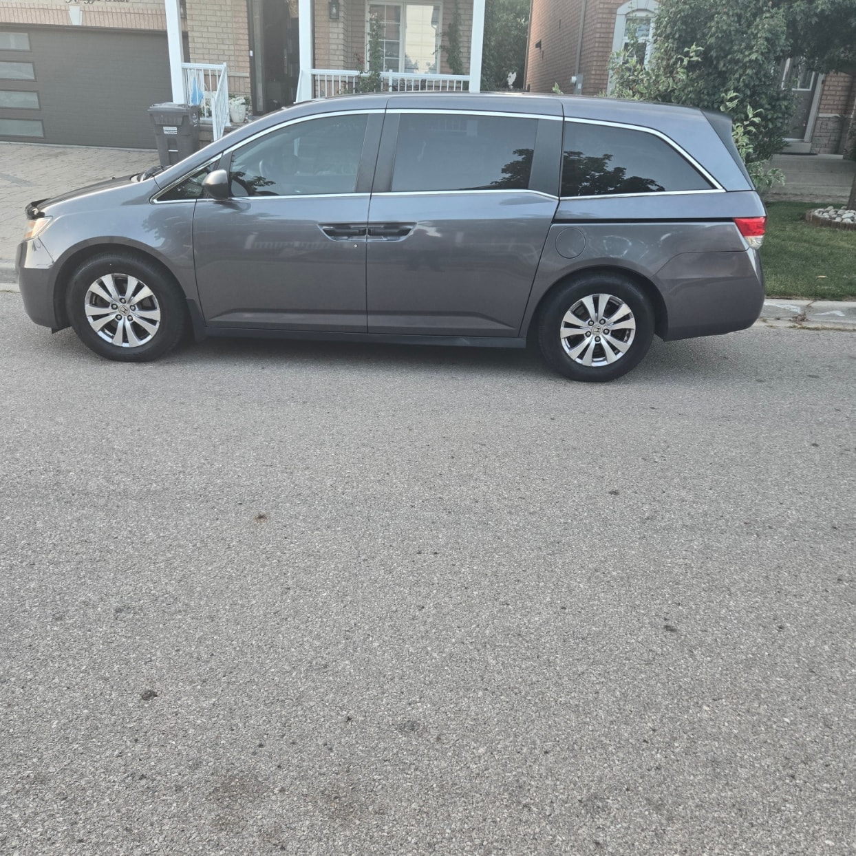 2016 Honda Odyssey SE — photo 4 of 9