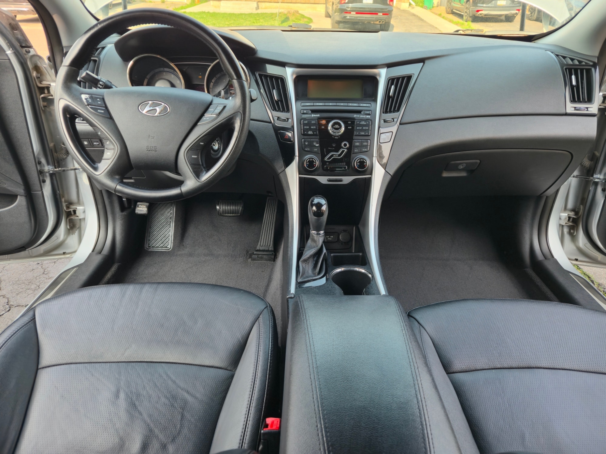 2011 Hyundai Sonata Limited — photo 2 of 9