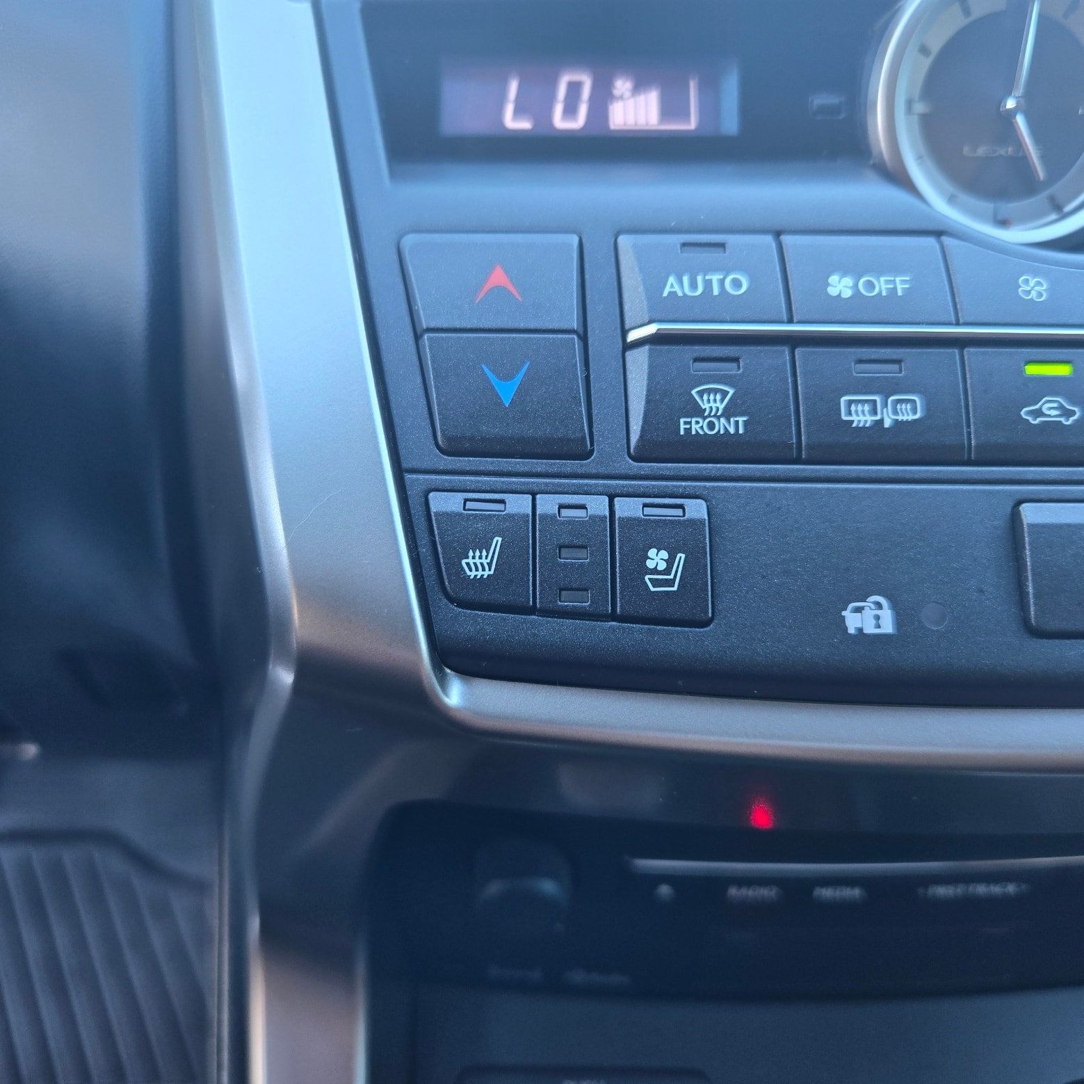 2017 Lexus NX 200t — photo 8 of 9