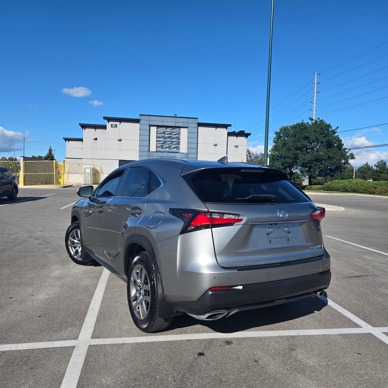 2017 Lexus NX 200t — photo 3 of 9