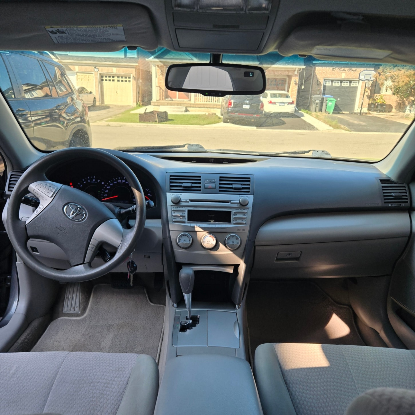 2011 Toyota Camry LE V6 — photo 7 of 9
